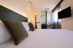 TV a/nebo společenská místnost v ubytování The City Hotel