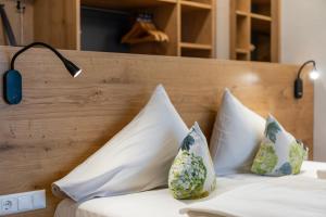 Łóżko lub łóżka w pokoju w obiekcie Hotel Streklhof