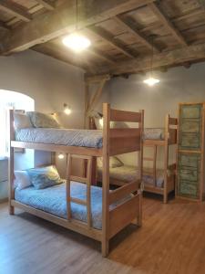 A bed or beds in a room at La Figal de Xugabolos, Salas