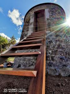 a stairway leading up to a stone building at Casas do Tareco in Biscoitos