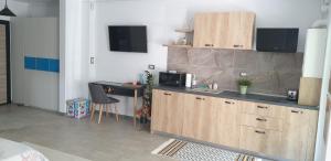 O bucătărie sau chicinetă la Alexandra Studio Alezzi