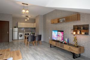 A kitchen or kitchenette at Luxury 2-bedroom apartment by Studenets Center by Flat Mаnager