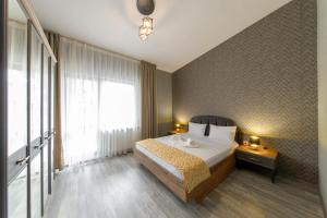 A bed or beds in a room at Luxury 2-bedroom apartment by Studenets Center by Flat Mаnager
