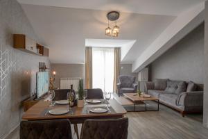 A seating area at Luxury 2-bedroom apartment by Studenets Center by Flat Mаnager