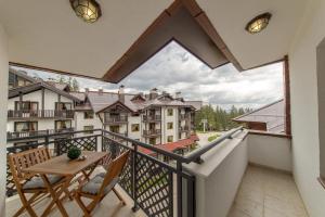 A balcony or terrace at Luxury 2-bedroom apartment by Studenets Center by Flat Mаnager