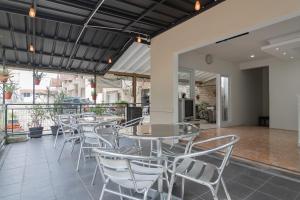 Un restaurant sau alt loc unde se poate mânca la Rossan Villa Hotel near Kampus UPI Setiabudhi