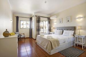 En eller flere senge i et værelse på Estrela do Vau Apartment + 13 billeder