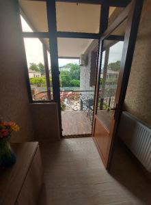 Balkón nebo terasa v ubytování LANA`S GUEST HOUSE