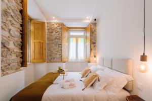 a bedroom with a bed with towels on it at Casa da Tia Zézinha by RNvillage in Sesimbra