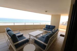A seating area at Lazy Lizard 41 - with Inverter