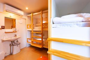 Postel nebo postele na pokoji v ubytování plat hostel keikyu sapporo sky