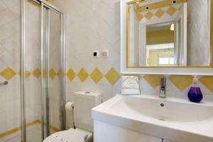 Koupelna v ubytování Santa Isabel Apartment + 13 fotografií