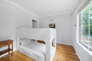 Beach Shack semi detached, 2 Min Walk to Beach - Wattle客房内的一张或多张床位
