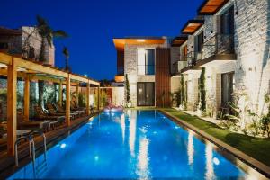 a swimming pool in the backyard of a house at Enso Alaçatı in Çeşme