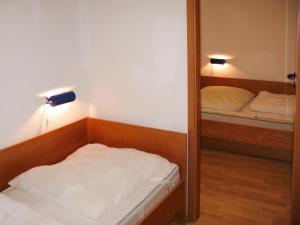 Katil atau katil-katil dalam bilik di Holiday Home Silz am Fleesensee-1 by Interhome