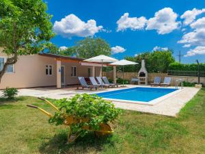 a villa with a swimming pool in a yard at Holiday Home Vrt - ROJ459 by Interhome in Sveti Petar u Šumi
