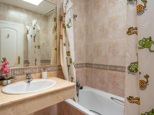 Kúpeľňa v ubytovaní Apartment Sierra Mar by Interhome