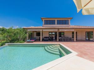 Bazén v ubytování Holiday Home Andrea by Interhome nebo v jeho okolí