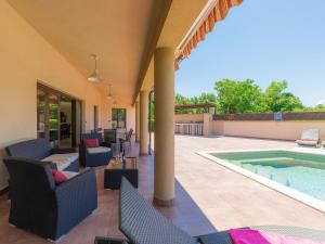 Bazén v ubytování Holiday Home Andrea by Interhome nebo v jeho okolí