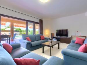 TV a/nebo společenská místnost v ubytování Holiday Home Andrea by Interhome
