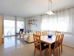 Ruang duduk di Apartment Nou Salou-1 by Interhome +21 gambar