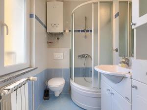 Kúpeľňa v ubytovaní Holiday Home Duje & Mare by Interhome