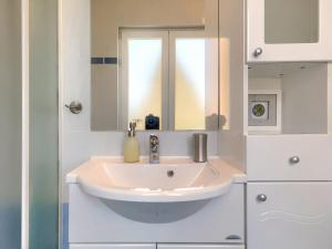 Kúpeľňa v ubytovaní Holiday Home Duje & Mare by Interhome