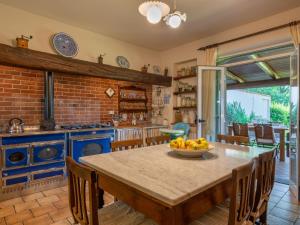 A kitchen or kitchenette at Holiday Home Marmorito by Interhome