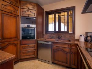 Kuchnia lub aneks kuchenny w obiekcie Holiday Home Igor by Interhome