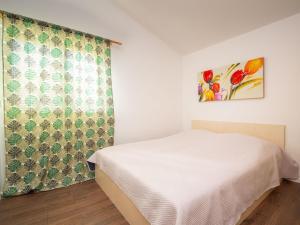 Postel nebo postele na pokoji v ubytování Apartment Lastavica-1 by Interhome