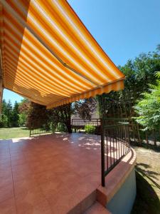 Balkón alebo terasa v ubytovaní Holiday Home Violett by Interhome