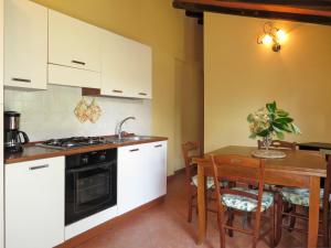 Køkken eller tekøkken på Holiday Home Dell'Orto by Interhome