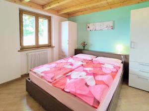 Łóżko lub łóżka w pokoju w obiekcie Holiday Home Il Nido d'Aquila - GRV635 by Interhome