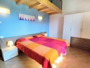 Łóżko lub łóżka w pokoju w obiekcie Holiday Home Il Nido d'Aquila - GRV635 by Interhome