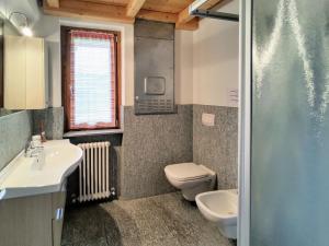 Łazienka w obiekcie Holiday Home Il Nido d'Aquila - GRV635 by Interhome