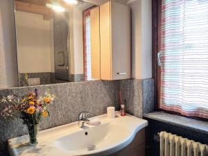 Łazienka w obiekcie Holiday Home Il Nido d'Aquila - GRV635 by Interhome