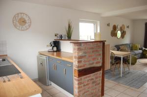 Kuchyň nebo kuchyňský kout v ubytování Appartement Fleurs des champs - Esc'Appart
