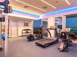 Fitness centrum a/nebo fitness zařízení v ubytování The Tower at St Raphael Resort