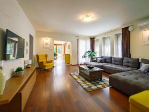 Posezení v ubytování Holiday Home Villa Mediterran by Interhome