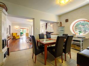 Posezení v ubytování Holiday Home Villa Mediterran by Interhome + 18 fotografií