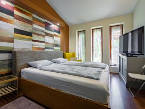 Tempat tidur dalam kamar di Holiday Home Villa Mediterran by Interhome
