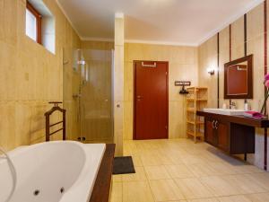 Koupelna v ubytování Holiday Home Villa Mediterran by Interhome