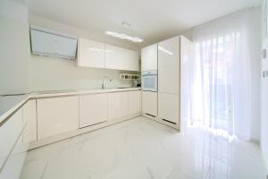 Kuchyňa alebo kuchynka v ubytovaní Casa Aurelia - Aurelia Design