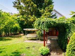 Vonkajšia záhrada v ubytovaní Holiday Home Julia by Interhome