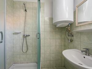 Kúpeľňa v ubytovaní Holiday Home Julia by Interhome