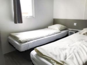En eller flere senge i et værelse på Holiday Home De Brenkberg-1