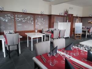 Restoranas ar kita vieta pavalgyti apgyvendinimo įstaigoje Hotel Des Roches