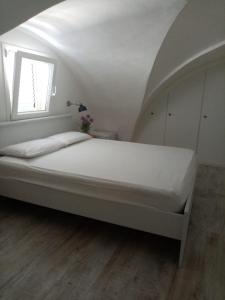 A bed or beds in a room at I Nidi di Colombo