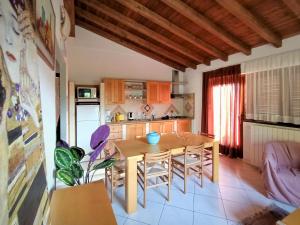 Kuchyňa alebo kuchynka v ubytovaní Apartment Residenza Agrifoglio-14 by Interhome