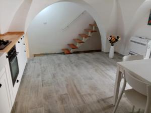 A kitchen or kitchenette at I Nidi di Colombo